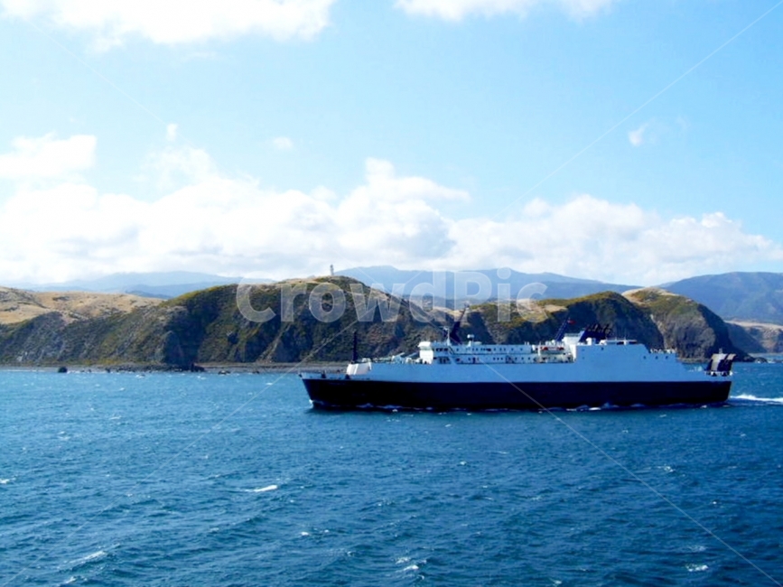 바다,배,구름,하늘,항구,산,나무,mountain,tree,trees,ship,boat,sea,ocean,sky,cloud,배경사진,배경화면,배경,background,풍경,풍경사진,scene,view,감성사진,평화로운,분위기,차분한,차분함,평화로움,ambience,atmosphere,calm,peaceful,tranquil,still,자연,풍경,nature,landscape,교통,교통수단,traffic,transportation,vehicle,차량,보트