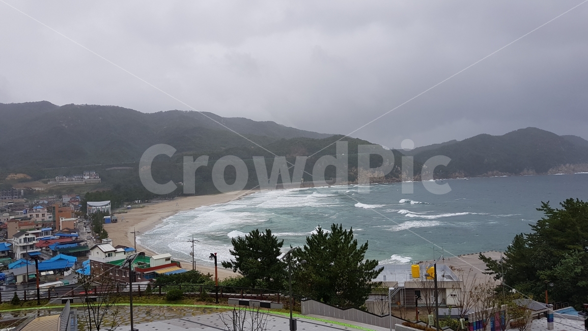 한국의바다,용화해변,삼척해변,바다,바닷가,해변의,모래사장,흐린하늘,하늘과바다,비구름,자연,풍경,nature,landscape,한국자연풍경,한국자연경관,korea nature landscape,도시,city,한국도시풍경,한국도시경관,korea cityscape,promontory,곶