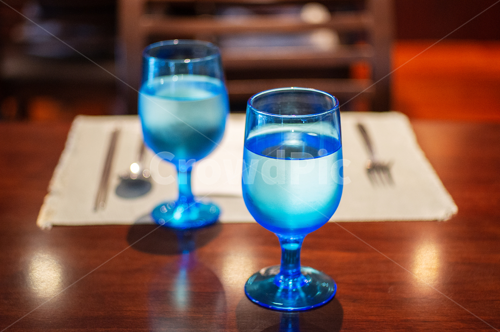 goblet,고블릿,glass,유리,테이블,레스토랑,식당,부폐,뷔폐,물,컵,서빙,상차림,cup,water,buffet,settable,tablesetting,유리잔,물잔,물컵,음료수,drink,beverage