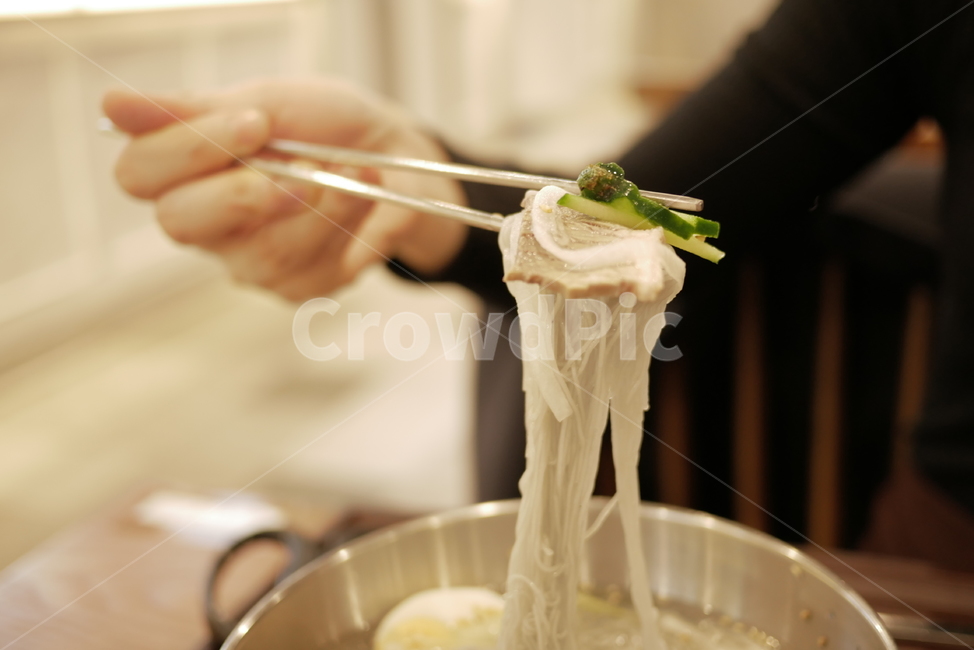냉면,음식,요리,물냉면,여름메뉴,저녁메뉴,밥,식사,맛집,계란,오이,무,무생채,시원,푸드,별미,시원함,여름,여름,계절,summer,season,음식,식재료,요리,food,cook,meal,dishes,food reserves,면류,면요리,noodles,한식,한국음식,한국요리,korean food,korean dishes,korean meal,korean cook