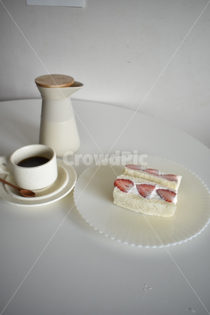 saucer,받침접시,pottery,감성,카페,커피,샌드위치,코지,음식,식재료,요리,food,cook,meal,dishes,food reserves,디저트,간식,후식,dessert,snack