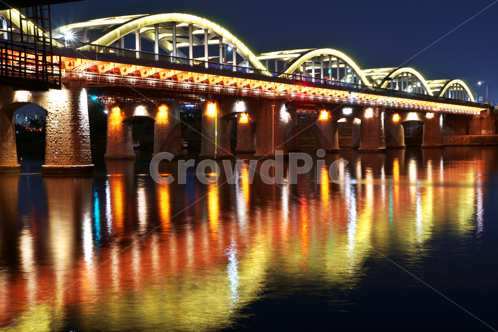 한강철교,교량,최초의교량,3개의교량,반영,한강,야경,밤,풍경,nightscape,night,landscape,건축물,건물외관,exterior,building,structure,architecture,construction,건물,bridge,다리,arched,아치형,arch,아치