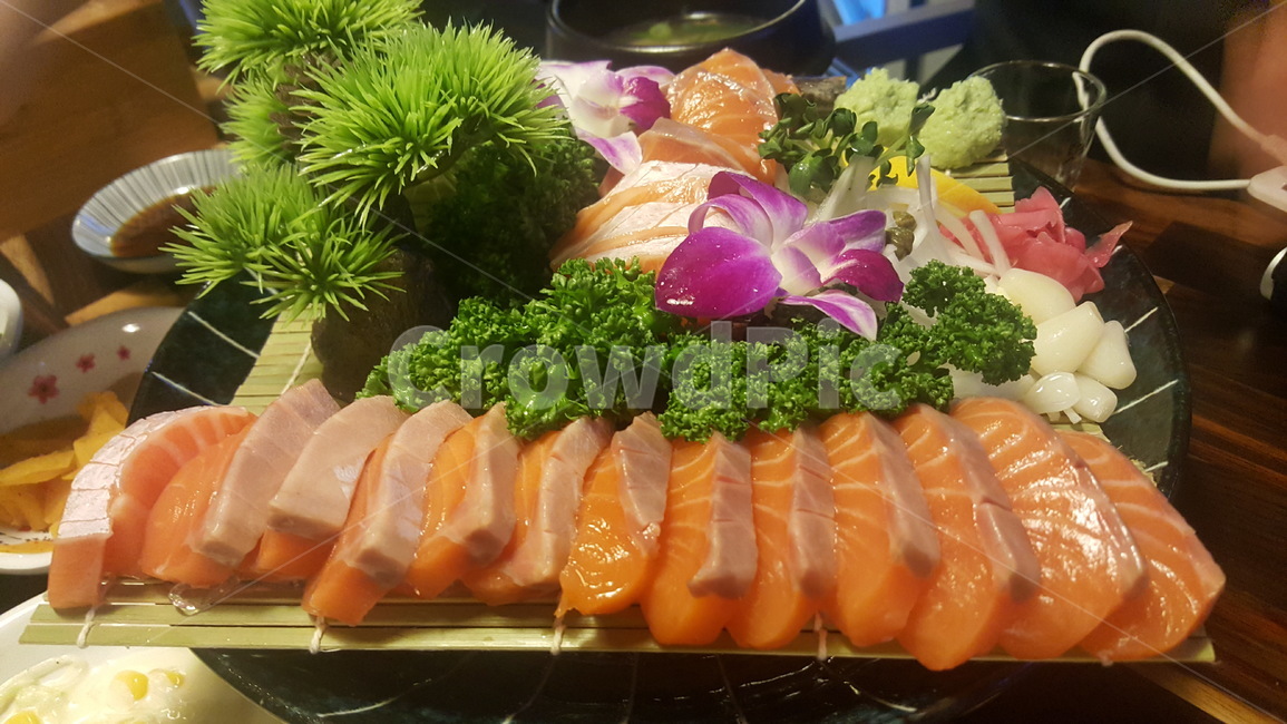 연어,연어회,술안주,안주,연어접시,회접시,음식,식재료,요리,food,cook,meal,dishes,food reserves,수산물,해산물,fishery products,seafood,일식,일본음식,일본요리,Japanese food,Japanese dishes,Japanese meal,Japanese cook
