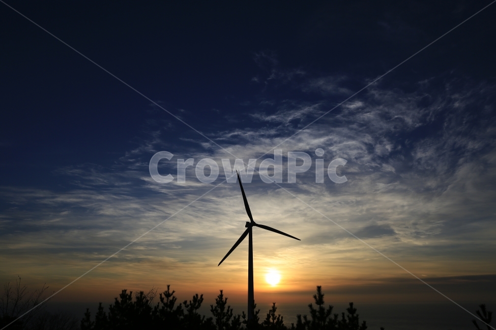 풍력발전기,일출,풍경,여명,실루엣,바다,sunrise,silhouette,하늘,감성,자연,풍경,nature,landscape,축제,행사,festival,carnival,event,산업,industry,industrial,에너지산업,energy industry,machine,기계,engine,엔진,motor,모터