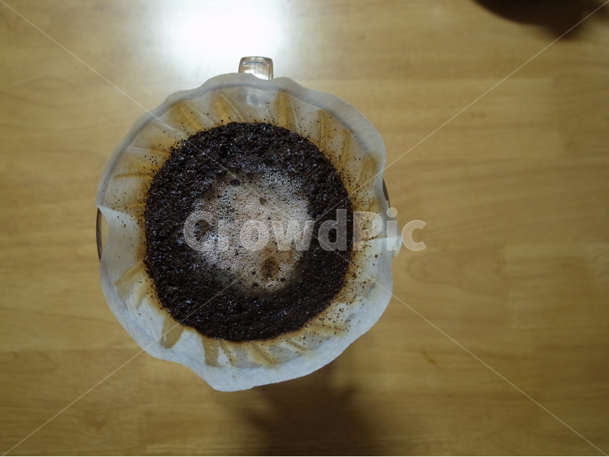 server,Nukki,extraction,Drip process,drip coffee,coffee,drip,dripper,Ground coffee beans,coffee extraction
