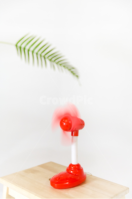 여름,선풍기,더위,미니선풍기,휴대용선풍기,바람,휴식,냉방,부채,여름,계절,summer,season,사물,물건,오브젝트,thing,object,matter