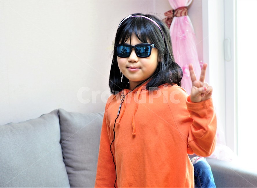 아동,여아,다문화아동,의류,의복,표현,사람,인물,인간,human,person,어린이,어린아이,child,children,kid