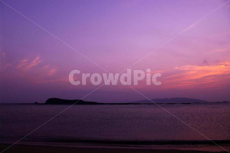 노을,sunset,일몰,파도,섬,바다,풍경,해안,하늘,구름,자연,풍경,nature,landscape,outdoors,옥외,red sky,붉은 하늘,sky,dusk,황혼,dawn,새벽