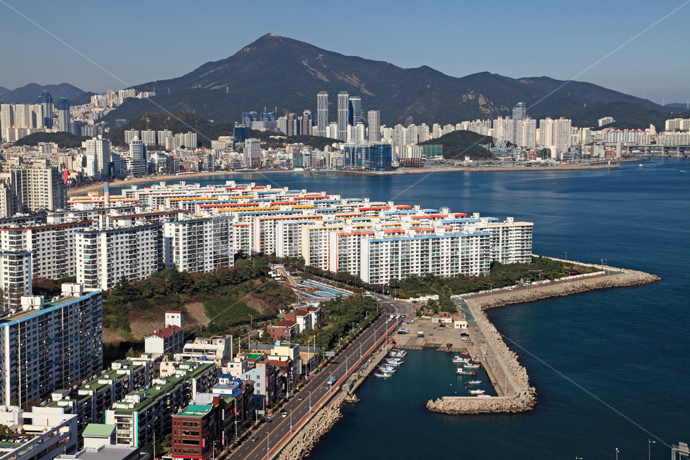 아파트,광안리,부산,한국,바다,방파제,건물,빌딩,해안,풍경,도로,산,스카이라인,배,정박,도시,도심,대도시,하이뷰,탑뷰,하이앵글,탑앵글,하늘,부동산,주거