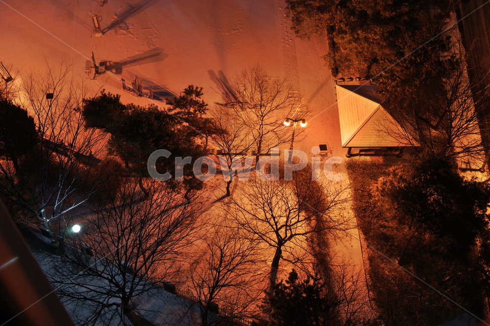 쉼터,놀이터,눈,야경,그림자,조명,겨울,겨울,계절,winter,season,야경,밤,풍경,nightscape,night,landscape