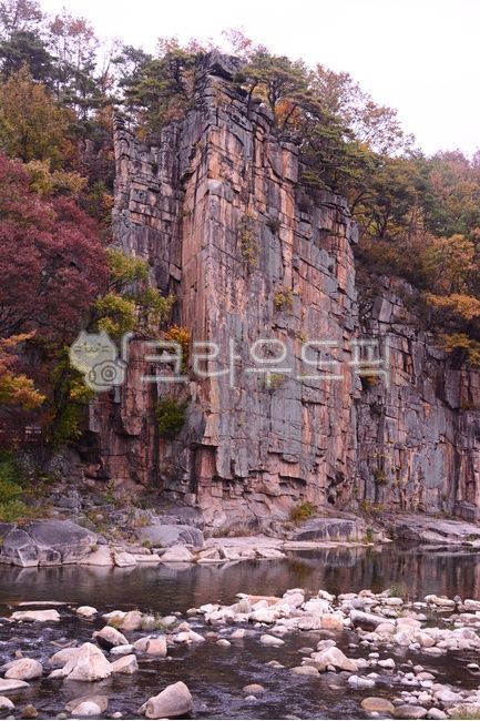 Danyangs Eight Scenic Views,nature,cliff,Danyang,folding screen,Danyang Sainam,folding screen rock,Chungbuk,outdoors,limestone,granite,Saineam,Namjocheon Stream