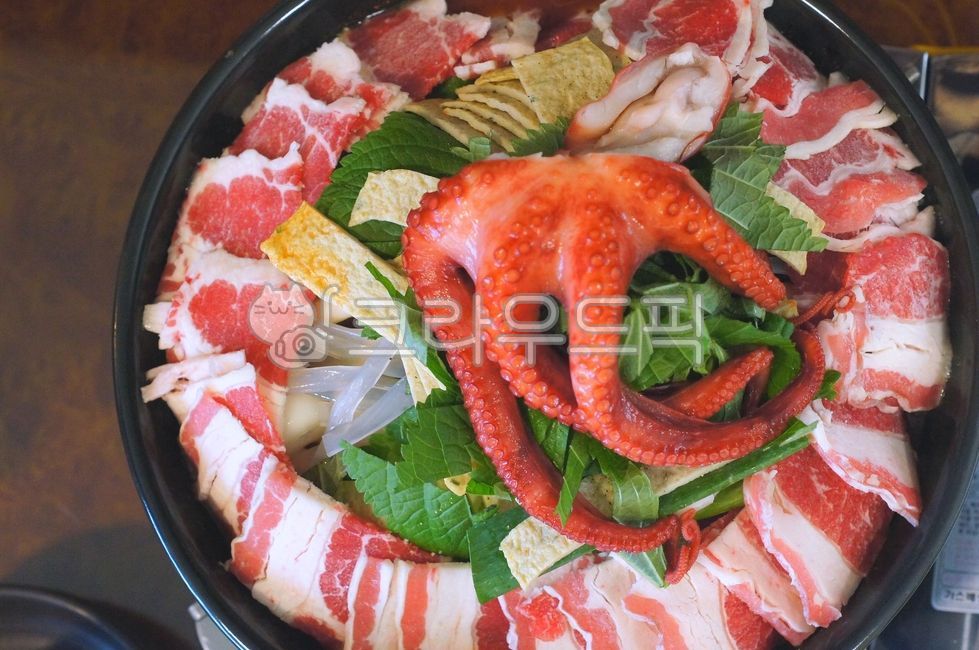 Octopus seafood casserole,octopushotpot,hotspicyseafoodstew,Whole octopus rice cake,wholeoctopus,Seafood beef and pork belly hot pot,spicyseafoodstew,whole octopus,Seafood beef and pork tteokbokki,seafoodhotpot,octopusstew,seafood hotpot,tteokbokki,Seafoo