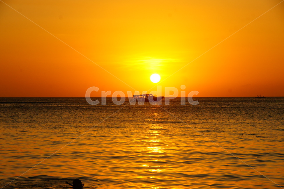 바다,수평선,일몰,일출,배,보트,coast,seaside,nature,자연,boat,sunlight,햇빛,redsky,붉은하늘,dusk,황혼,sky,하늘,dawn,새벽