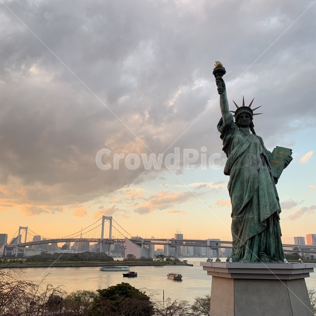 일본,자유의여신상,레인보우브릿지,노을,강,하늘,구름
