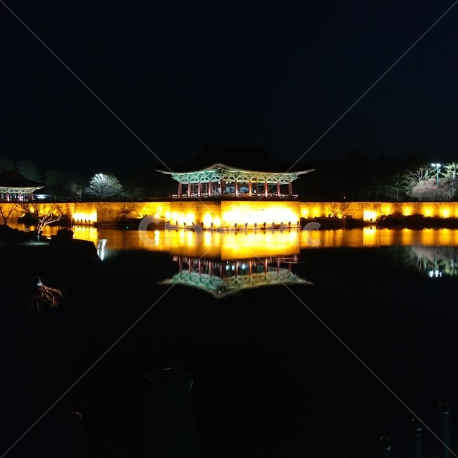 경주,안압지,동궁과월지,야경,밤,풍경,랜드마크,전통,문화,한국,반영,문화재,조명,한옥,한국전통,한국문화,기왓집,기와집,과거,흔적,인해전,신라,유적,관광지,night,landscape,landmark,touristattraction,korealandmark,view,korea,gyeonju,silla,nightscape
