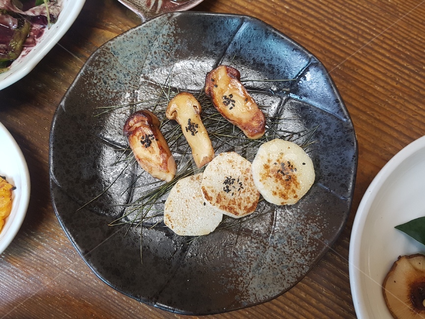 음식,접시,예쁜그릇,버섯,마,외식