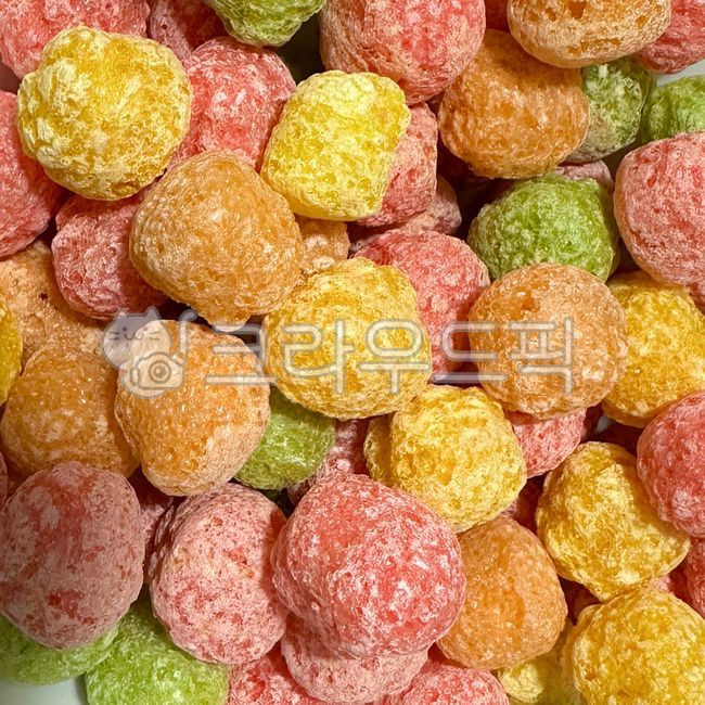 뻥튀기,컬러,색상,울퉁불퉁,동그란,노랑,여러가지,과자,간식