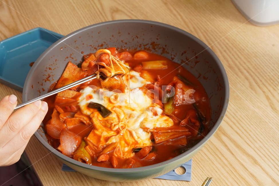 떡볶이,치즈,간식,먹거리,음식,분식,후라이팬,한식,햄,요리,meal,식사,bowl,사발,food,음식,식재료,요리,food,cook,meal,dishes,food reserves,한식,한국음식,한국요리,korean food,korean dishes,korean meal,korean cook
