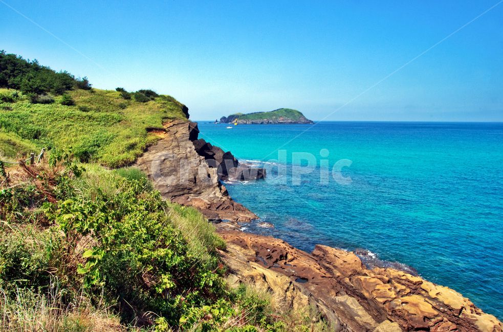 제주도,바닷가,바다,섬,푸른바다,절벽,기암괴석,제주도,jeju,jeju island,promontory,곶,outdoors,옥외,land,땅,nature,자연,water,물,shoreline,해안선,sea,ocean,대양