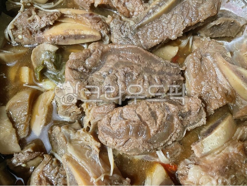 아롱사태,아롱사태찜,아롱사태소갈비찜,소갈비찜,갈비찜,찜,갈비,소갈비,앙념갈비,양념소갈비,양념소갈비찜,양념갈비찜,양념,소고기,소,고기,육류,음식,식사,뼈갈비,고기뼈,food,meat,beef,meal