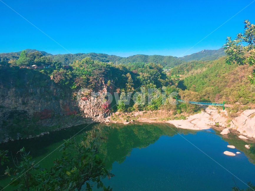 강,하늘,나무,구름,파란하늘,구름다리,자연,풍경,nature,landscape,mountain,산,outdoors,옥외,scenery