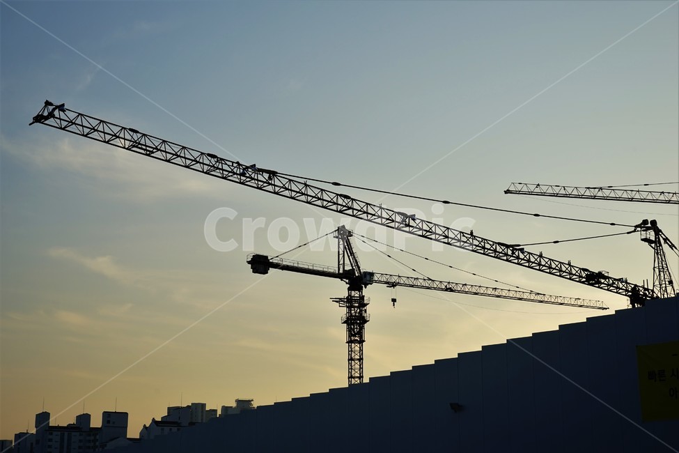 공사장,건축,크레인,고공크레인,공사,하늘,construction,crane,building,site,산업,industry,industrial,건설업,건축업,construction industry