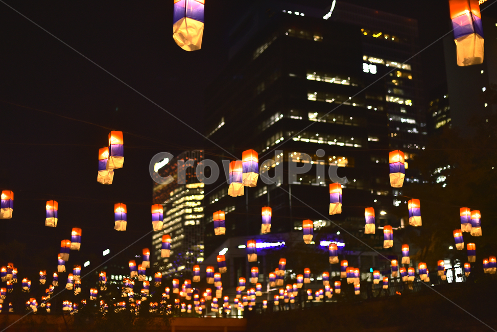 야경,청사초롱,등불,전통문화,떠있다,도심,시티,중심가,빛축제,청계천,야간풍경,빛초롱축제,빌딩가,건축물,건물,빌딩,building,nightview,lighting,도시풍경,landscape,background,배경,바탕,백그라운드,도시야경,야경,밤,풍경,nightscape,night,landscape,도시,city,한국도시풍경,한국도시경관,korea cityscape,한국전통,한국문화,korean traditional,korean culture,축제,행사,festival,carnival,event