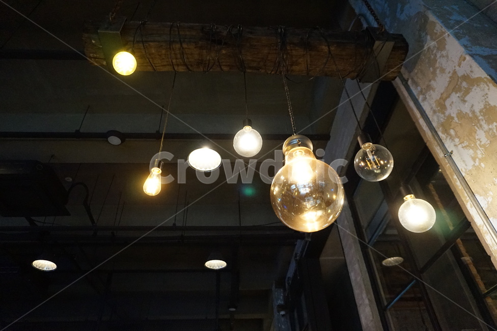 전구,조명,테이블,카페,카페내부,카페인테리어,인테리어,실내디자인,interior design,사물,물건,오브젝트,thing,object,matter