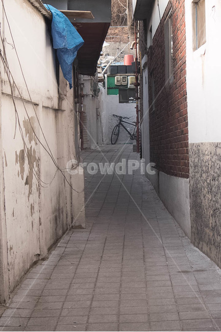 동네,추억,골목,빈티지,향수,골목길,alley,빈티지사진,빈티지느낌,빈티지감성,vintage,path,통로,walkway,보도,flagstone,판석,bike,자전거,bicycle,vehicle,차량,transportation,교통,building,건물,city,시티,urban,어반,street,거리,town,도시,road,도로