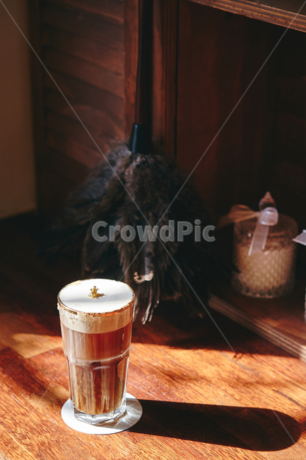 coffeecup,커피컵,cup,컵,beverage,마실것,아인슈페너,비엔나커피,아이스커피,크림커피,감성사진,골든아인슈페너,금가루,금가루커피,커피,coffee,커피,카페,coffee,cafe