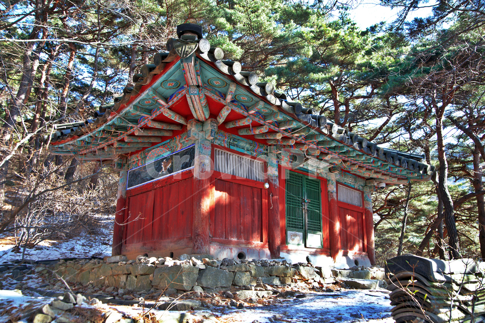 산신각,개심사,서산,불교사찰,고건축,민간신앙,산신,기도,겨울,계절,winter,season,한국전통,한국문화,korean traditional,korean culture,종교,신앙,religion,belief,faith,건축물,건물외관,exterior,building,structure,architecture,construction