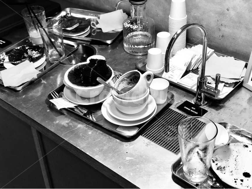 흑백,카페,쓰레기,잔,찻잔,유리잔,커피,커피잔,커피,카페,coffee,cafe,흑백,모노톤,monochrome,black and white