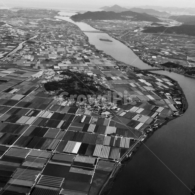 비행기,비행기안,하늘,바다,물,하늘풍경,흑백,모노톤,monochrome,black and white