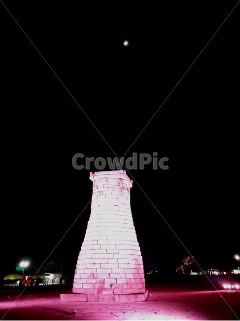 첨성대,첨성대야경,경주첨성대,신라문화재,한국문화유산,밤,빛,야경,경주,문화재,풍경,한국문화,랜드마크,한국전통,문화유산,night,nightscape,landscape,landmark,koreantraditional,koreanculture,건축물,한국전통건축물,달,moon,첨성대와달,달밤,고요함,밤풍경,야경,밤,풍경,nightscape,night,landscape,한국전통,한국문화,korean traditional,korean culture,랜드마크,landmark,tourist attraction,한국랜드마크,한국관광지,한국명소,korea landmark,korea tourist attraction