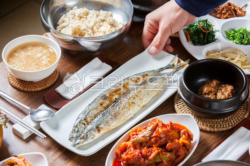 Formally,Korean table,healthy diet,Stirfried pork,table setting,dining table,Stirfried pork set meal,plate,Korean menu,barley rice,pork,Cheonggukjang Set Meal,Meal menu,Hanjeongsik,Grilled saury,wellbeing,Korean food,healthy food,Wellbeing food,Gochujang 