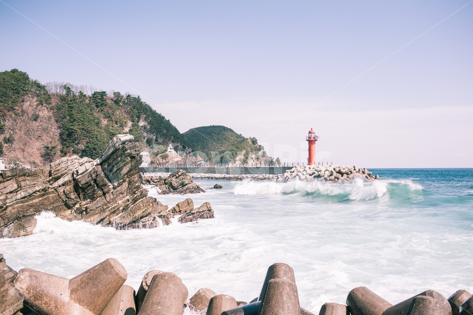 바다,등대,산,파도,암석,파랑색,하늘,구름,푸른색,돌,물결,등대,lighthouse