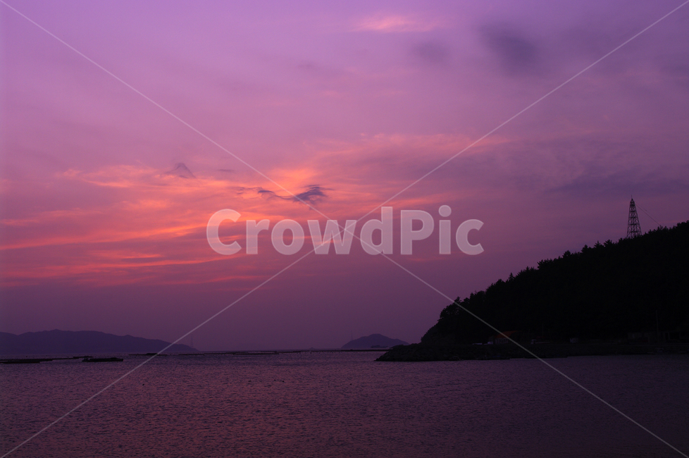 노을,sunset,일몰,파도,섬,바다,풍경,해안,하늘,구름,자연,풍경,nature,landscape,outdoors,옥외,red sky,붉은 하늘,sky,dusk,황혼,dawn,새벽