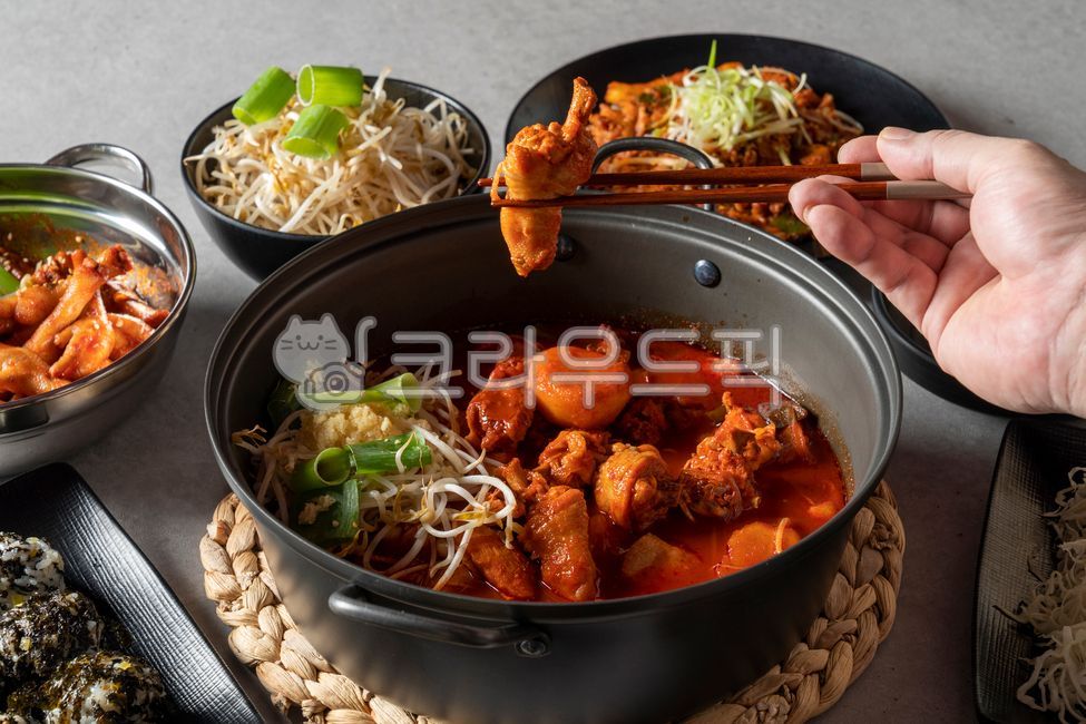 식당,음식,닭볶음탕,닭도리탕,국물닭발,닭발,닭똥집볶음,닭똥집,오돌뼈볶음,오돌뼈,매운