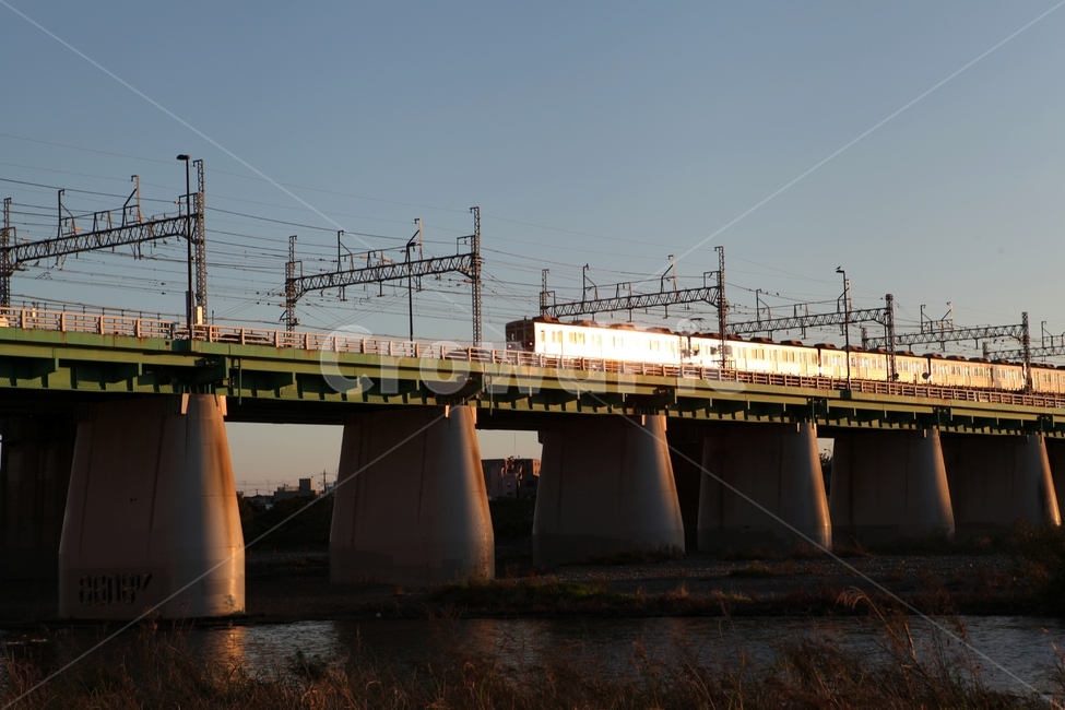 일본,전철,석양,노을,다리,도쿄,일본감성,japan,train,railway,sunset,bridge,tokyo,교통,교통수단,traffic,transportation