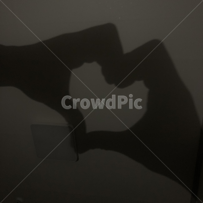 손,손모양,하트,불빛,사랑해,손,제스처,표시,손짓,표현,gesture,hand,sign,expression,감정표현,기분,feeling,emotion,인물실루엣,사람실루엣,character silhouette,human silhouette,silhouette,실루엣