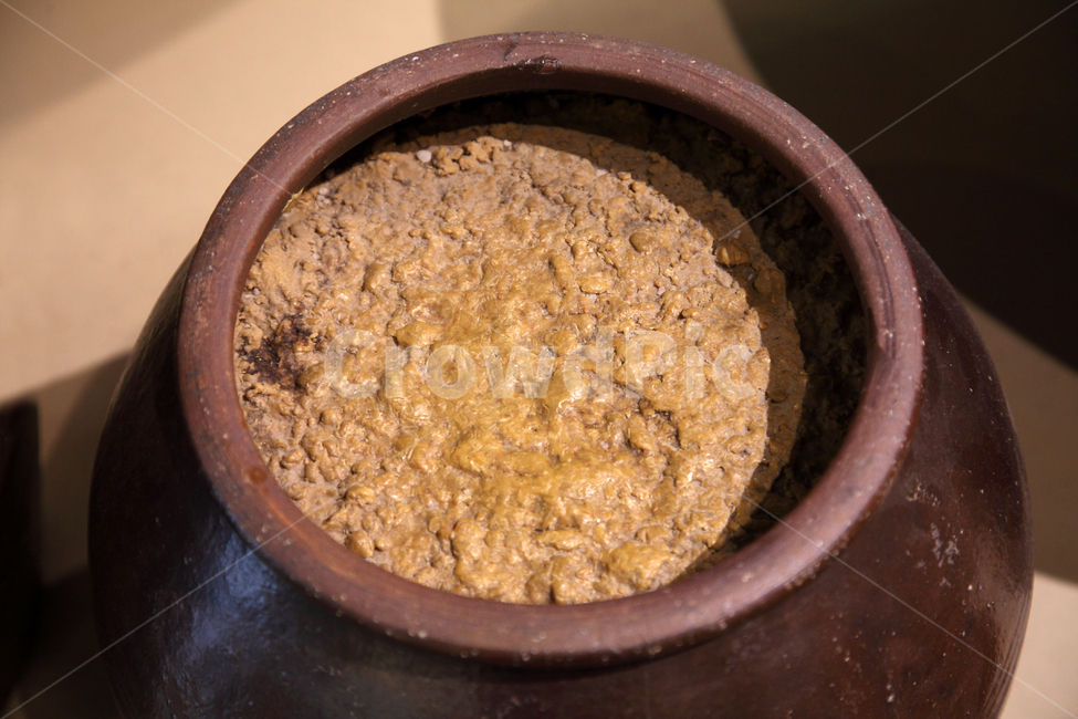 된장,항아리,발효,장,양념,음식,전통,한국,한국전통,발효음식,민속,풍속,풍습,전통음식,옹기,콩,한국전통,한국문화,korean traditional,korean culture,음식,식재료,요리,food,cook,meal,dishes,food reserves