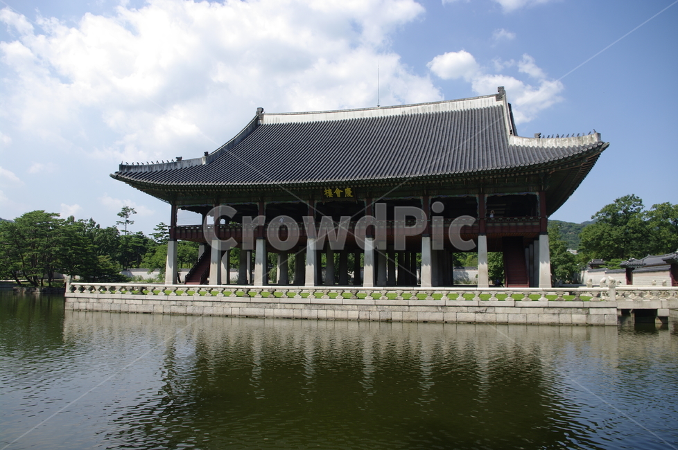 경회루,경복궁,고궁,건축,전통건축,traditional,전통,기와지붕,하늘,구름,한국전통,한국문화,korean traditional,korean culture