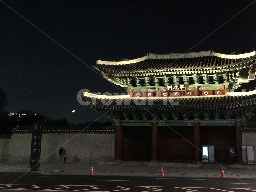 창경궁,야경,창경궁야경,초승달,서울,서울야경