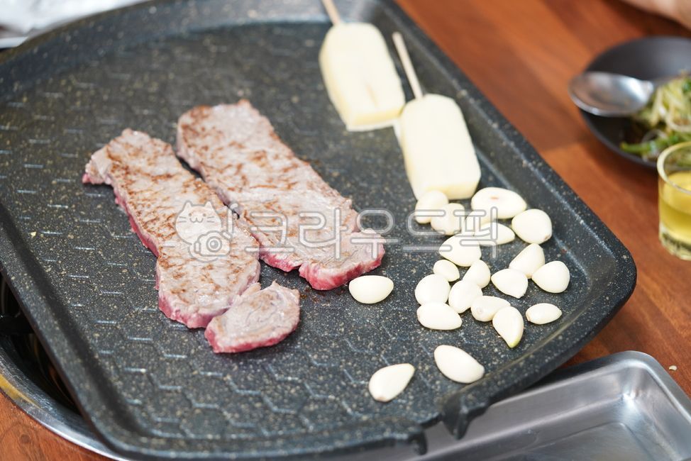 소고기,구이,고기,먹거리,육류,육식,안주,식사,술안주,불판,음식,food
