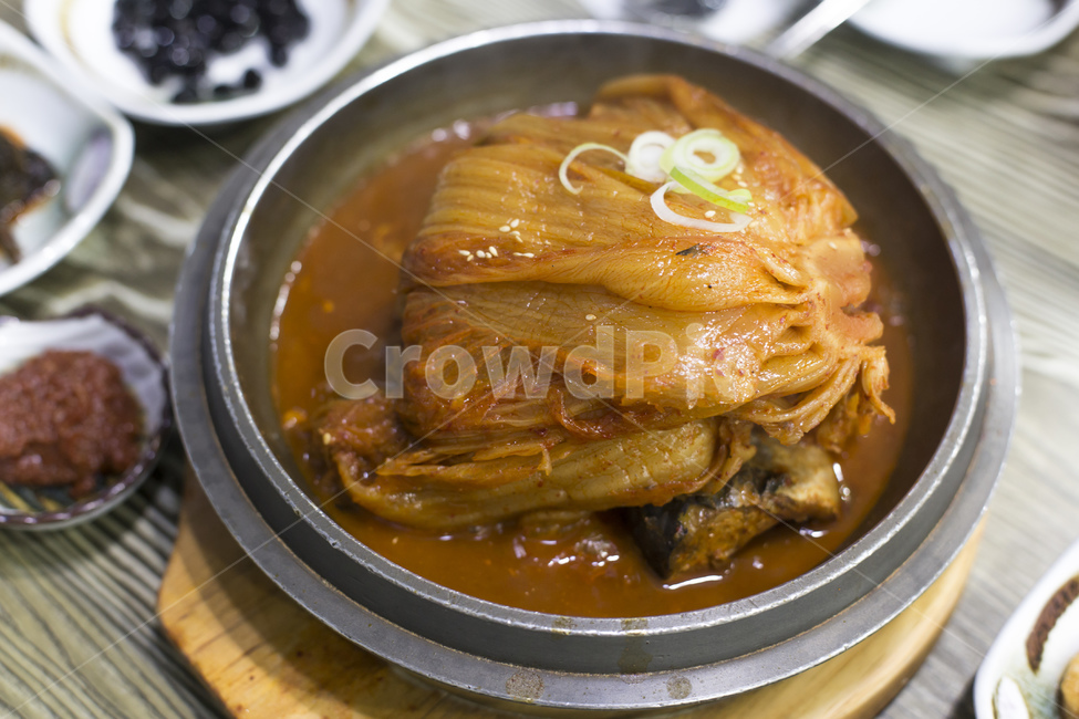 김치찌개,생선,고등어,김치찜,김치,음식,묵은지,음식,식재료,요리,food,cook,meal,dishes,food reserves,한식,한국음식,한국요리,korean food,korean dishes,korean meal,korean cook