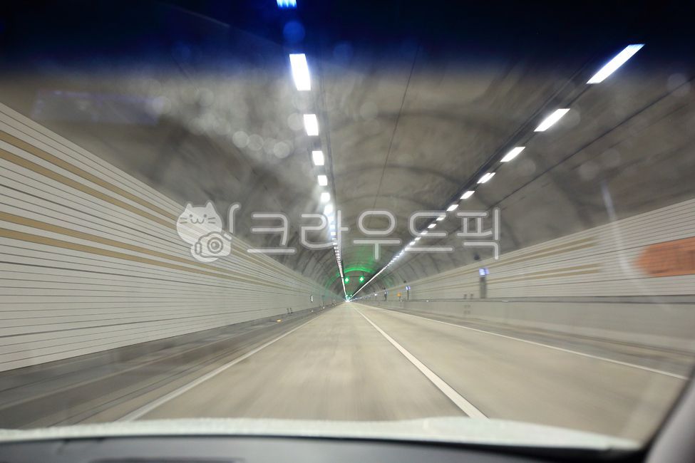 freeway,solid white line,Transportation,summer,automobile,road,car,car windshield,highway,lane,traffic,In the car,lighting,August,light,road name,car glass,drive,windshield,tunnel