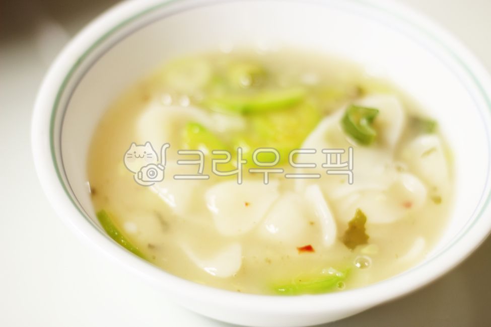 수제비,감자수제비,애호박감자수제비,밀가루음식,국물요리,밀가루요리,국물,food,음식,meal,식사,bowl,그릇,dish,접시