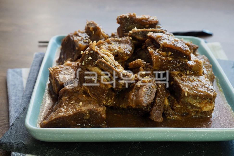 steak,asianfood,beef steak,sidedish,beef,plate,sauce,Korean traditional food,galbijjim,side dish,Korean food,beefribs,Asian food,cooking,beefrib,porcelain plate,beefsteak,traditionalfood,koreanfood,beef ribs,porcelainplate,koreantraditionalfood,food,meal,