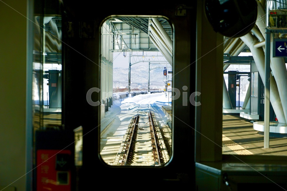 기차,기찻길,기차역,눈,창밖,겨울,계절,winter,season,교통,교통수단,traffic,transportation,interior design,인테리어 디자인,indoors,옥내
