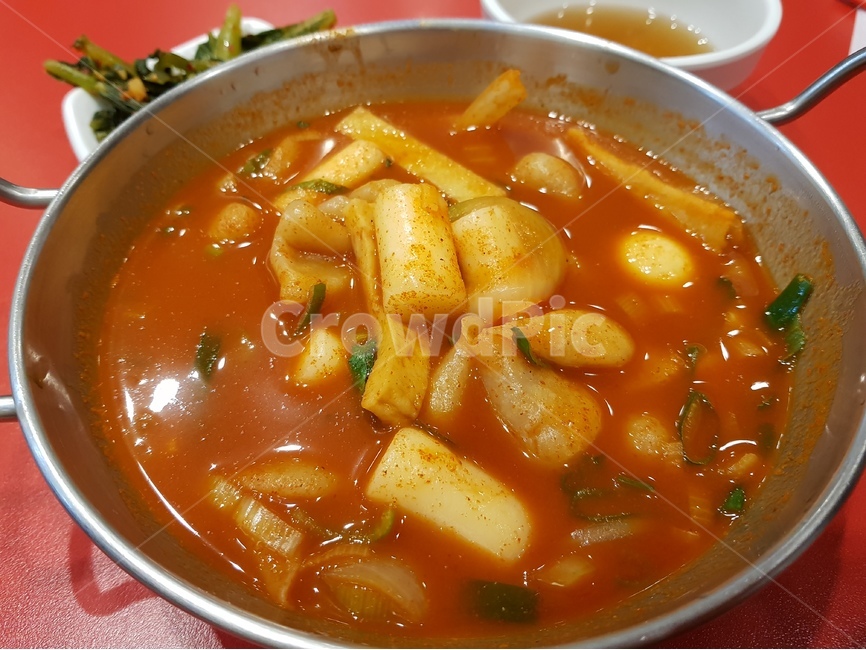 쌀,떡볶이,고추가루,고추가루어묵,요리,고추장,빨강,국물,냄비,식당,음식,식재료,요리,food,cook,meal,dishes,food reserves,한식,한국음식,한국요리,korean food,korean dishes,korean meal,korean cook